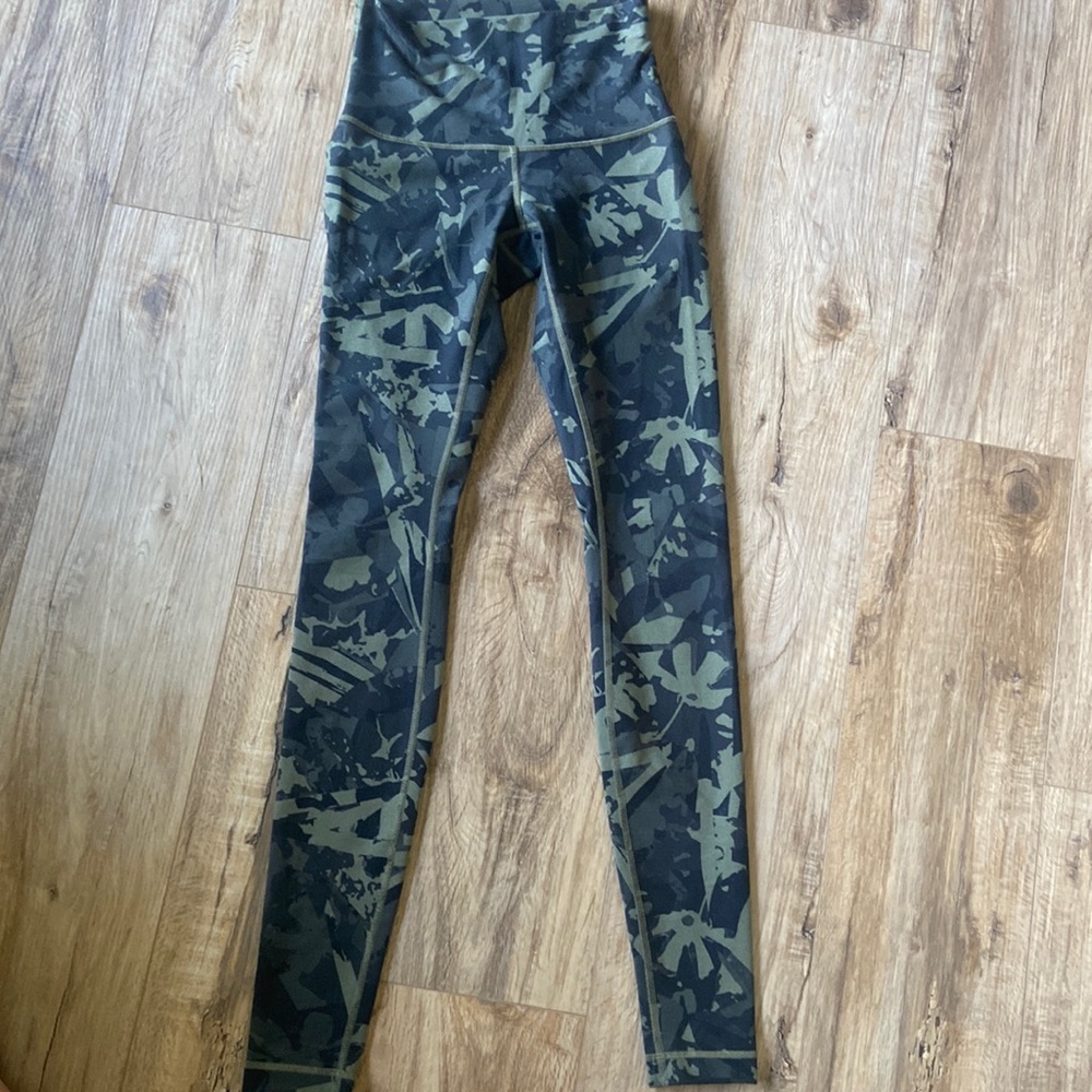 Lululemon high rise wonder under size 4